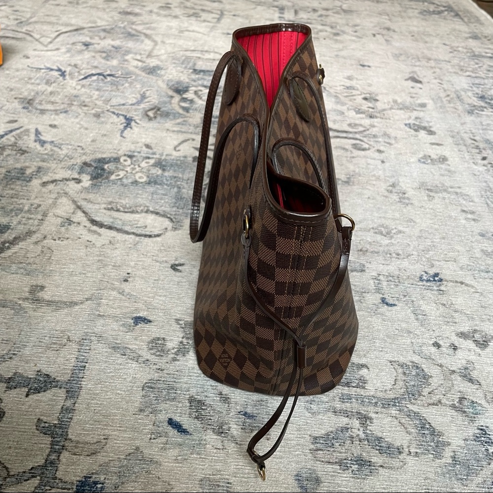Louis Vuitton Neverfull Bag - Picture 3 of 11